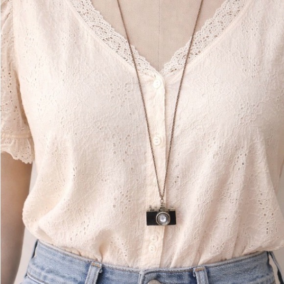 Jewelry - Camera Pendant Necklace with antique look